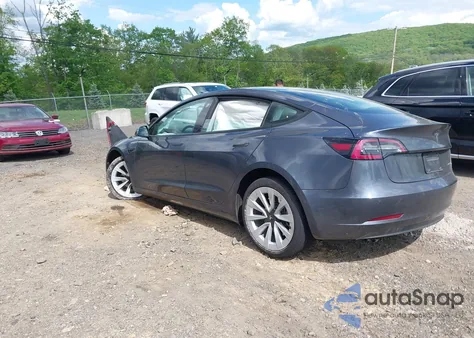 2022 Tesla Model 3 Long Range Dual Motor All-Wheel Drive z USA, uszkodzony, nr VIN 5YJ3E1EB2NF119675
